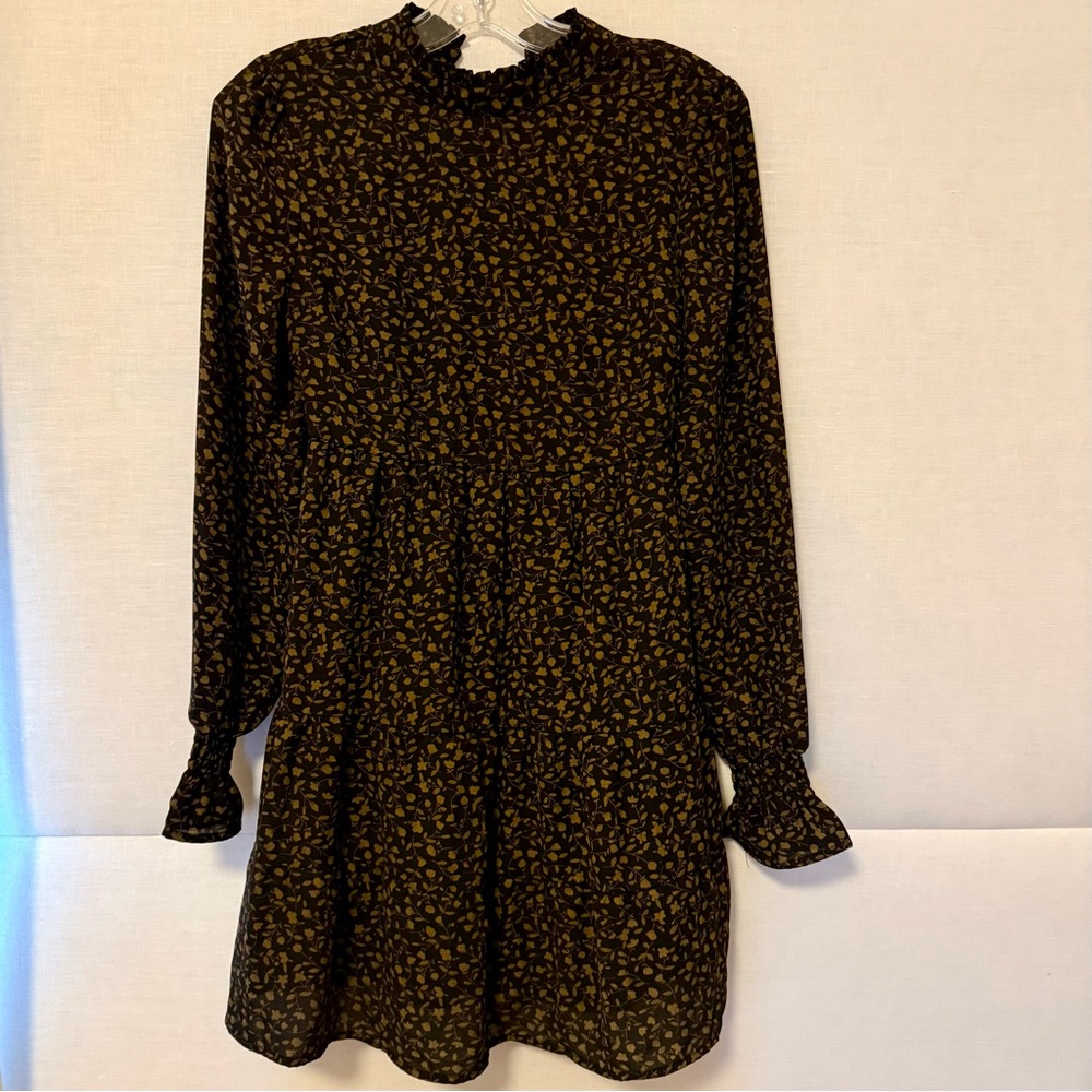 Forever 21 Charming Black and Gold Mini Dress